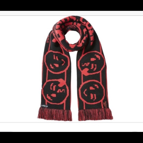 Vetements scarf Brand new with tags - Picture 7 of 7